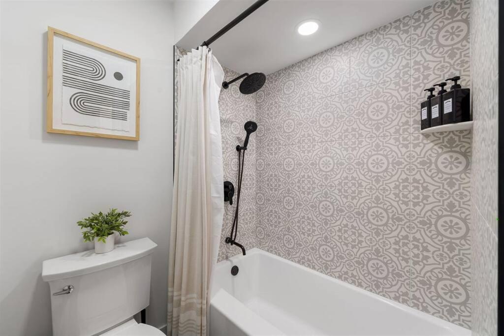 New Bensenville Home By O'Hare Airport With Indoor Pool, Sauna, And Arcade Exterior photo