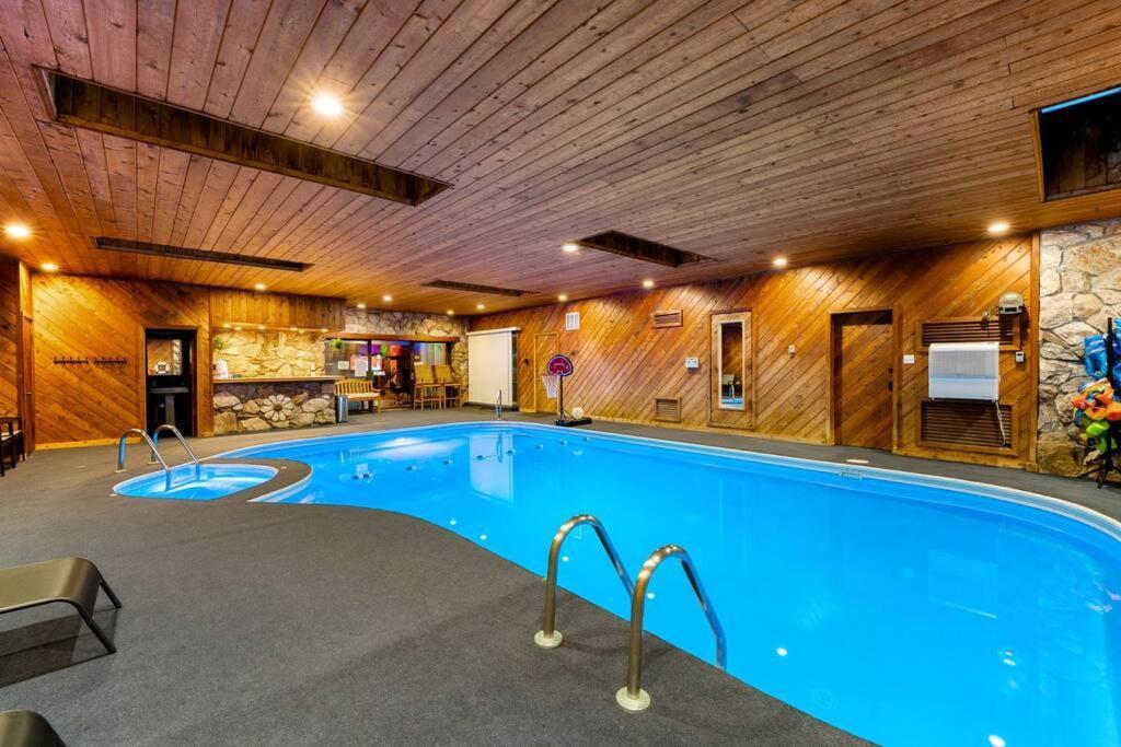 New Bensenville Home By O'Hare Airport With Indoor Pool, Sauna, And Arcade Exterior photo