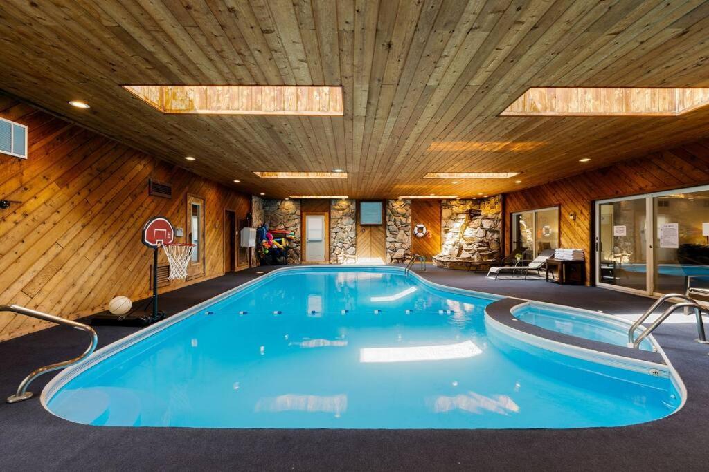 New Bensenville Home By O'Hare Airport With Indoor Pool, Sauna, And Arcade Exterior photo