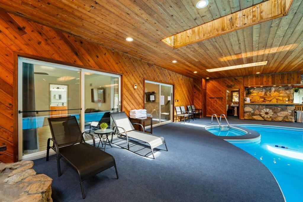 New Bensenville Home By O'Hare Airport With Indoor Pool, Sauna, And Arcade Exterior photo