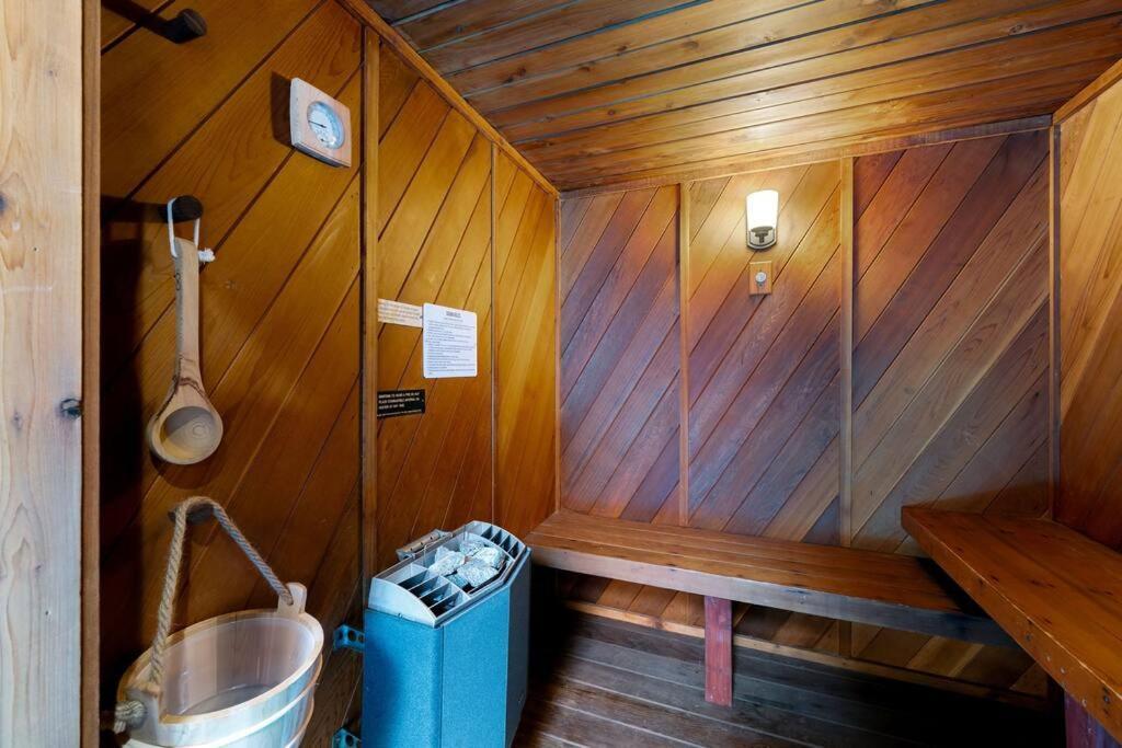 New Bensenville Home By O'Hare Airport With Indoor Pool, Sauna, And Arcade Exterior photo