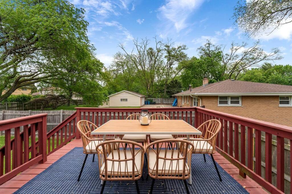 New Bensenville Home By O'Hare Airport With Indoor Pool, Sauna, And Arcade Exterior photo
