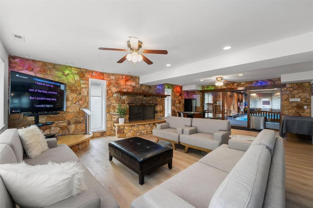 New Bensenville Home By O'Hare Airport With Indoor Pool, Sauna, And Arcade Exterior photo