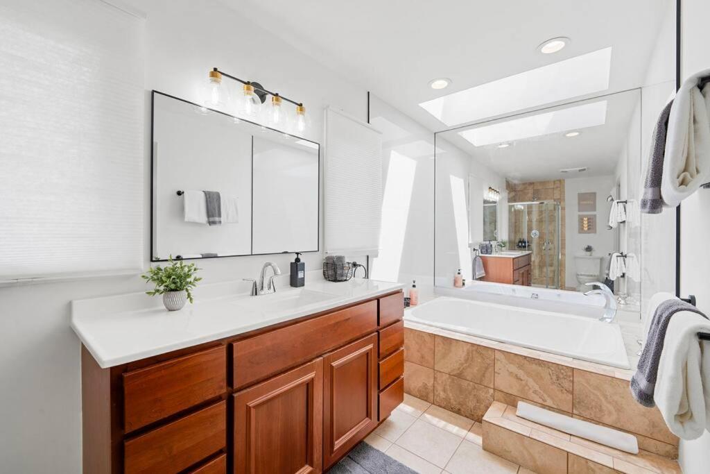 New Bensenville Home By O'Hare Airport With Indoor Pool, Sauna, And Arcade Exterior photo
