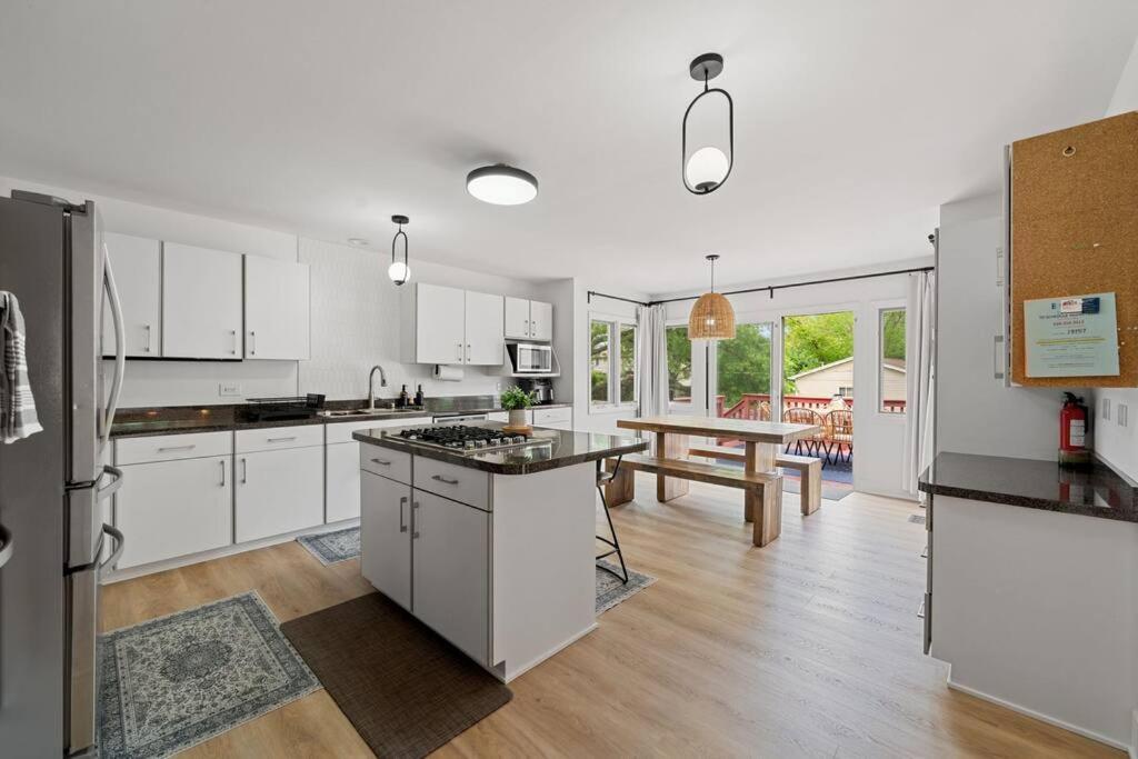 New Bensenville Home By O'Hare Airport With Indoor Pool, Sauna, And Arcade Exterior photo