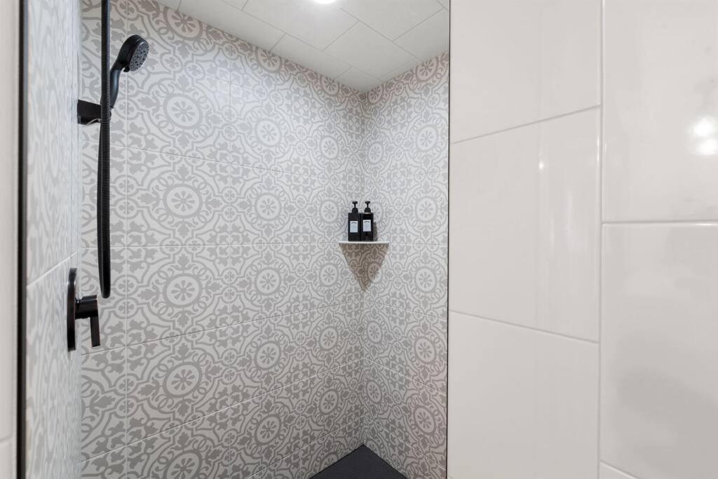 New Bensenville Home By O'Hare Airport With Indoor Pool, Sauna, And Arcade Exterior photo
