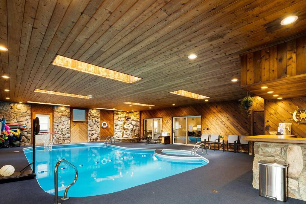 New Bensenville Home By O'Hare Airport With Indoor Pool, Sauna, And Arcade Exterior photo